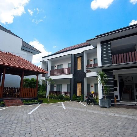 Retra'S Hostel Kejayan Exterior foto